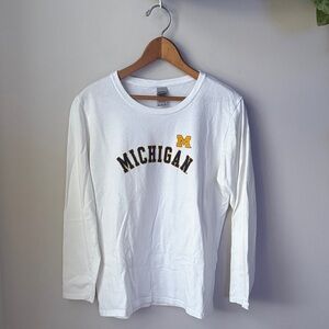 Gildan University of Michigan White Cotton Pullover Crew Neck Long Sleeve Shirt